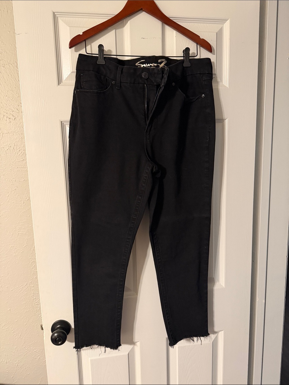 Seven7 Black Cropped Ankle Jeans